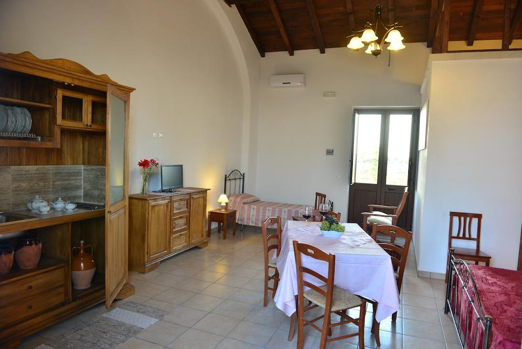 Masseria Sucea マルターノ 部屋 写真